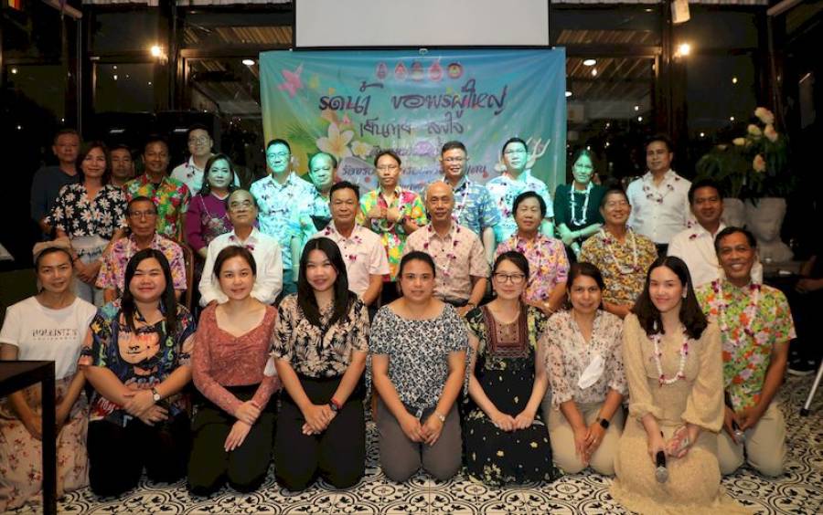 ข่าวประชาสัมพันธ์ ผู้นำ 5 องค์กรสามเสนวิทยาลัย รดน้ำขอพร เทศกาลสงกรานต์ ประจำปี พ.ศ.2566