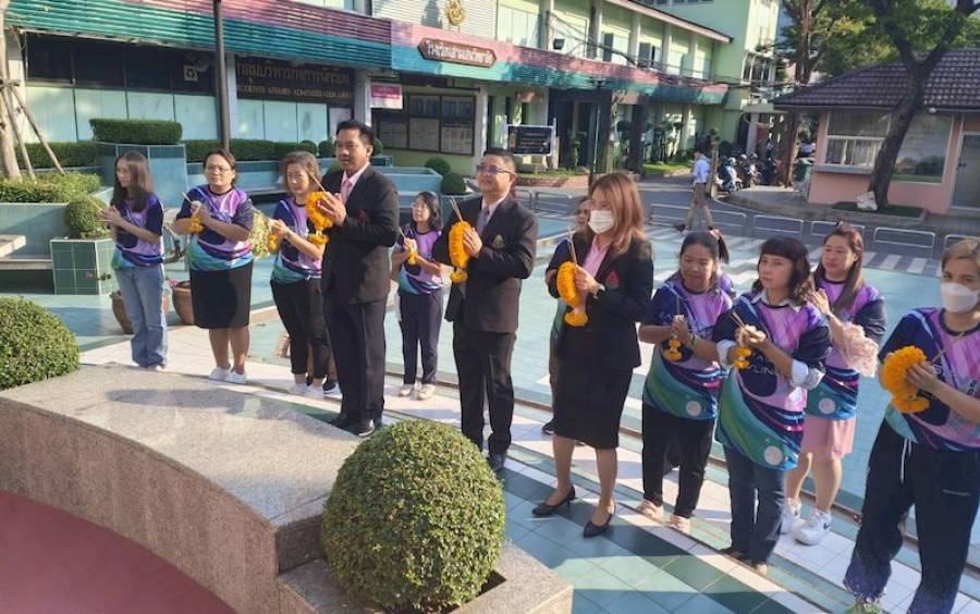 ข่าวกิจกรรม Samsen Bowling 2023 - นายกสมาคมฯ และคณะ ร่วมสักการะขอพรหลวงพ่อสามเสน
